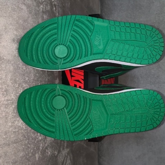 Jordan 1 Retro High ' Pine Green' - Picture 3 of 3